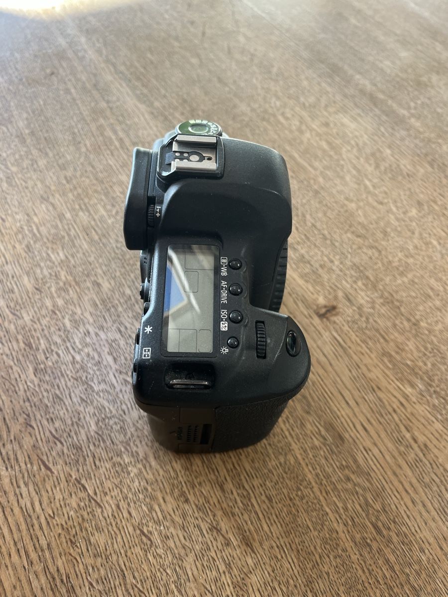 Canon Kamera: Canon EOS 5D Mark II Defekt – Defekt aus Detligen von laurinschnyder 3