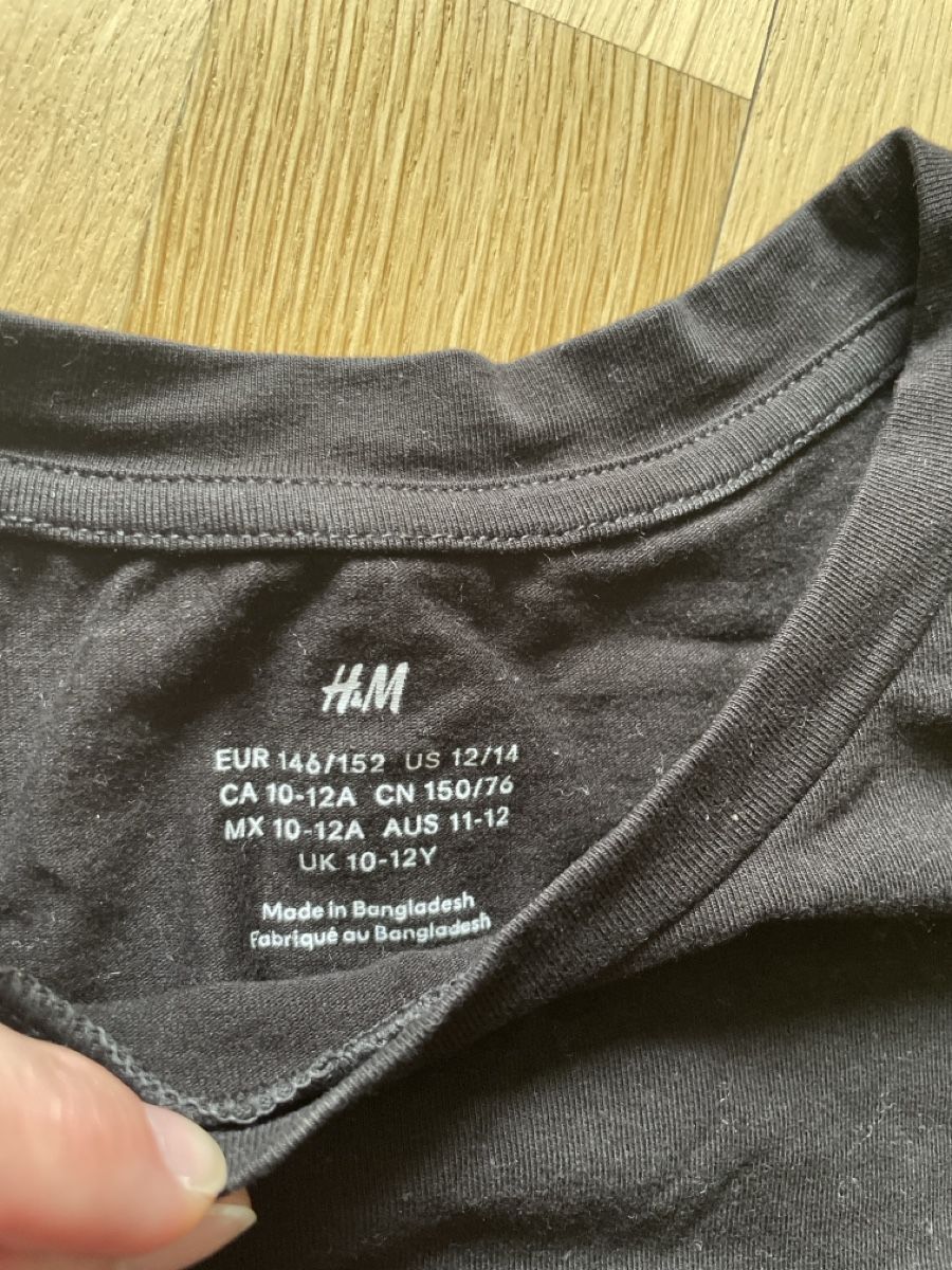 H&M T-shirts: Schwarzes Longsleeve von H&M – D'occasion à Rüfenacht BE par Edinas_shop 2