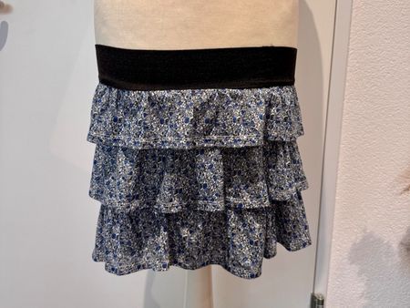 Hübscher Minirock mit blauen Blumen Gr. XS Clockhouse