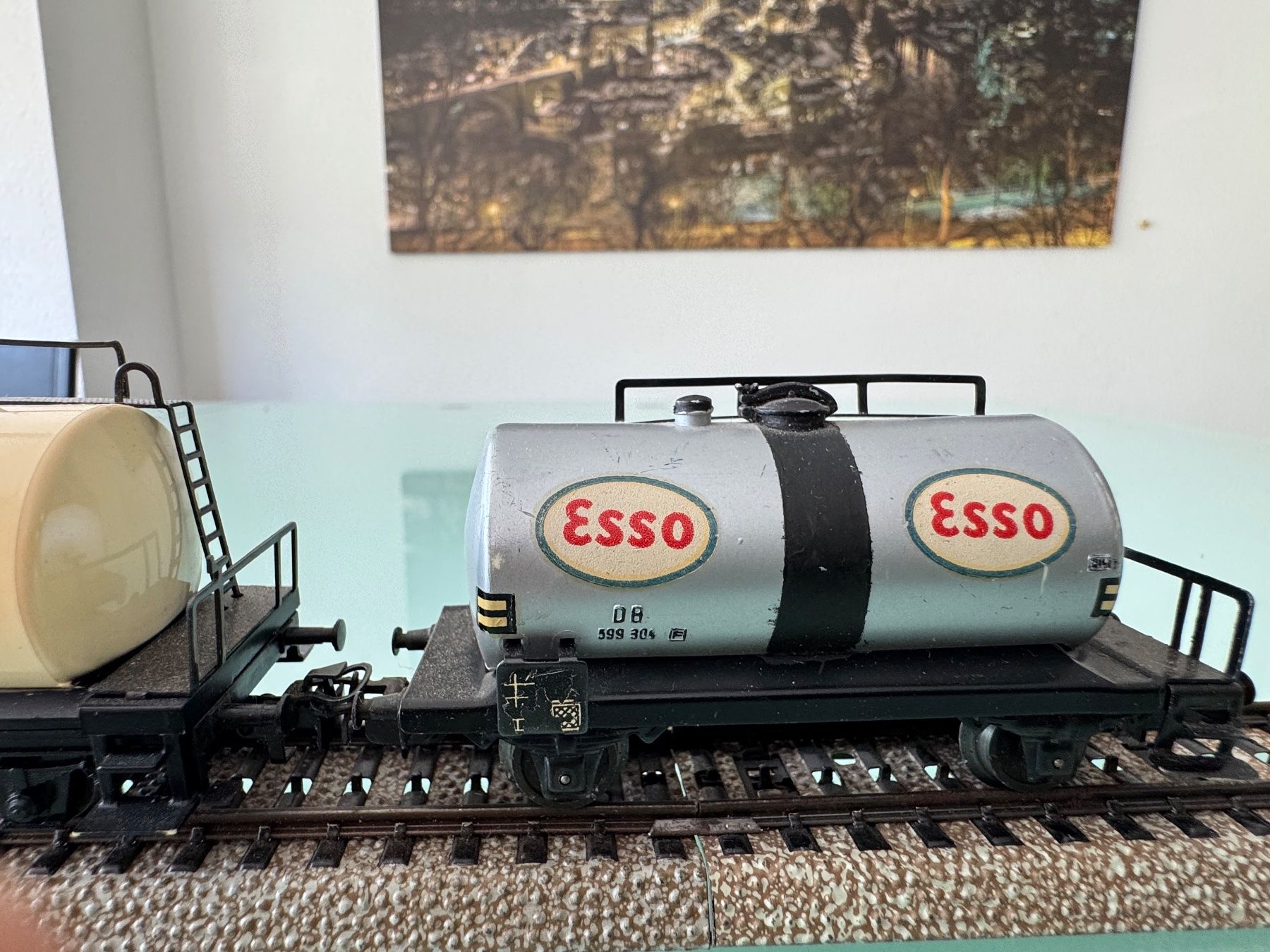 Märklin Modelleisenbahnen: 5 Kesselwegen Esso Märklin – Gebraucht aus Köniz von Henebe 3