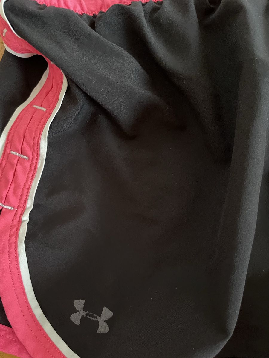 Under Armour Pantaloni: Under Armour Laufshorts, Grösse S – Usato da Disentis/Mustér venduto da sil_nx77 2