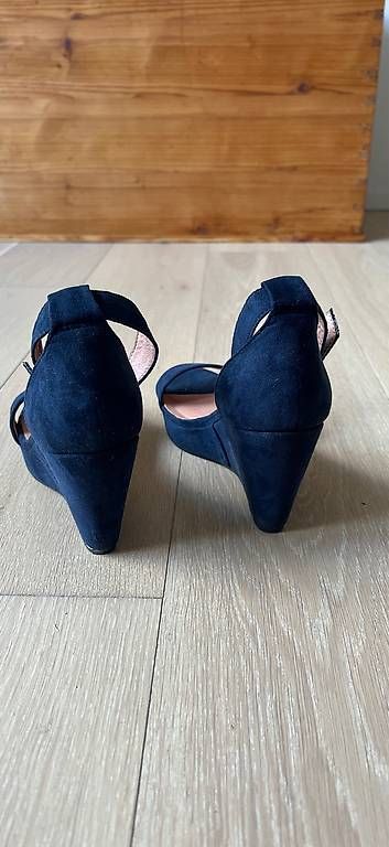 Chaussures femmes: Sandalen dunkelblau Grösse 37 – D'occasion à Maur par Franzifisch 2
