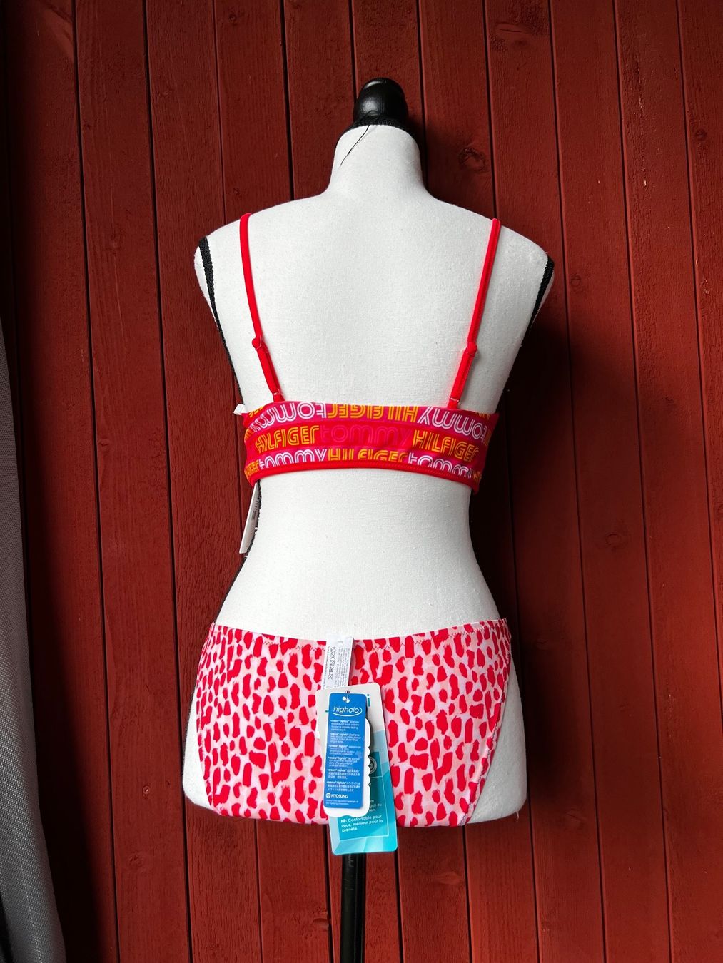 Tommy Hilfiger Maillots de bain & Bikinis: Badeanzug Tommy Hilfiger M Badehose S – Neuf avec emballage d'origine à Riehen par edu_92w7 9