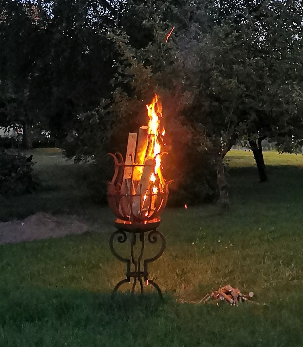 Feuerschale: Feuerkorb geschmiedet, 2-teilig, Unikat – Gebraucht aus Vielbringen Worb von Isch-0u-guet 1