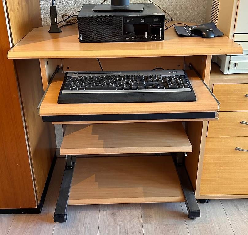 Schreibtische: Computertisch – Gebraucht aus Aarau von sibyllegraber
