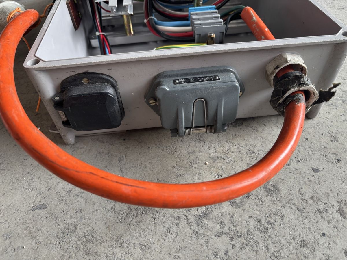 Elektrotechnik: 5 Stück Elektroverteiler/Baustromverteiler – Gebraucht aus Inwil von Titanium22 2
