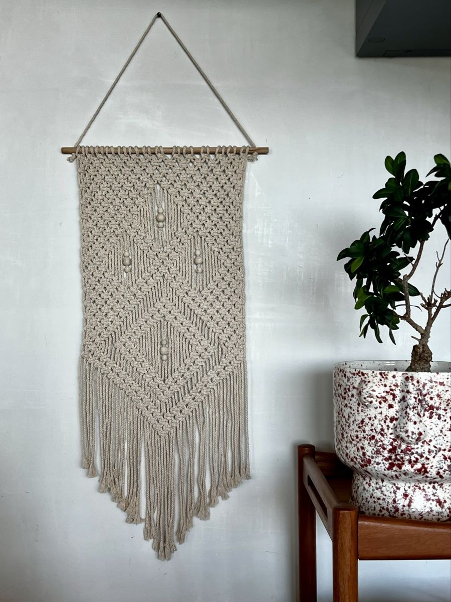Alle Dekorationen: Macramé wall hanging with beads – Gebraucht aus Oberägeri von Theonose74 3