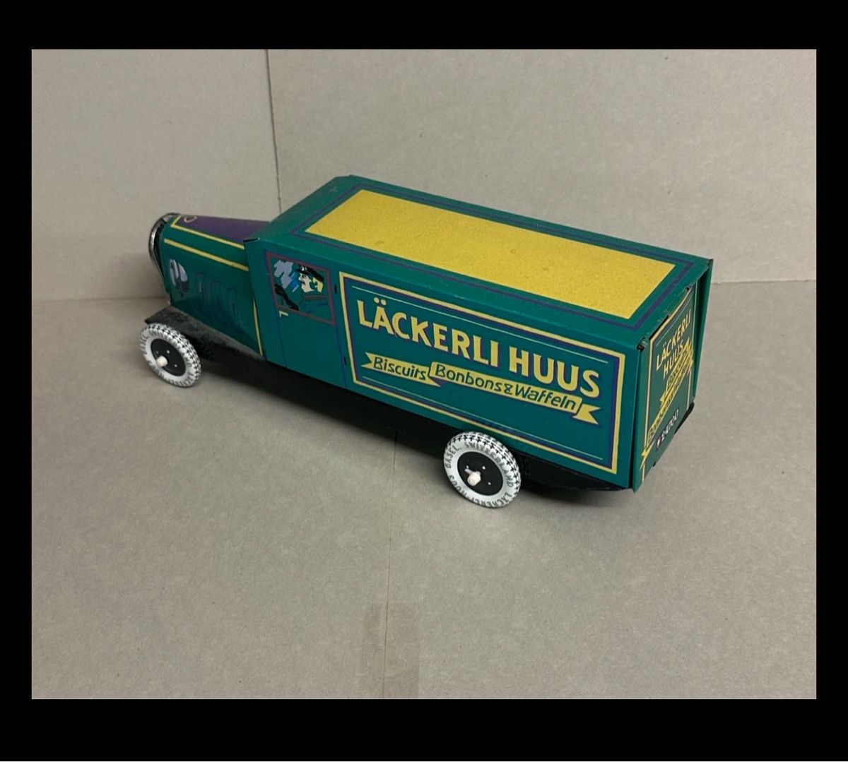 Spielzeuge: Vintage Blechauto, rot, Sammlerstück – Gebraucht aus Nussbaumen AG von olitech5415 2