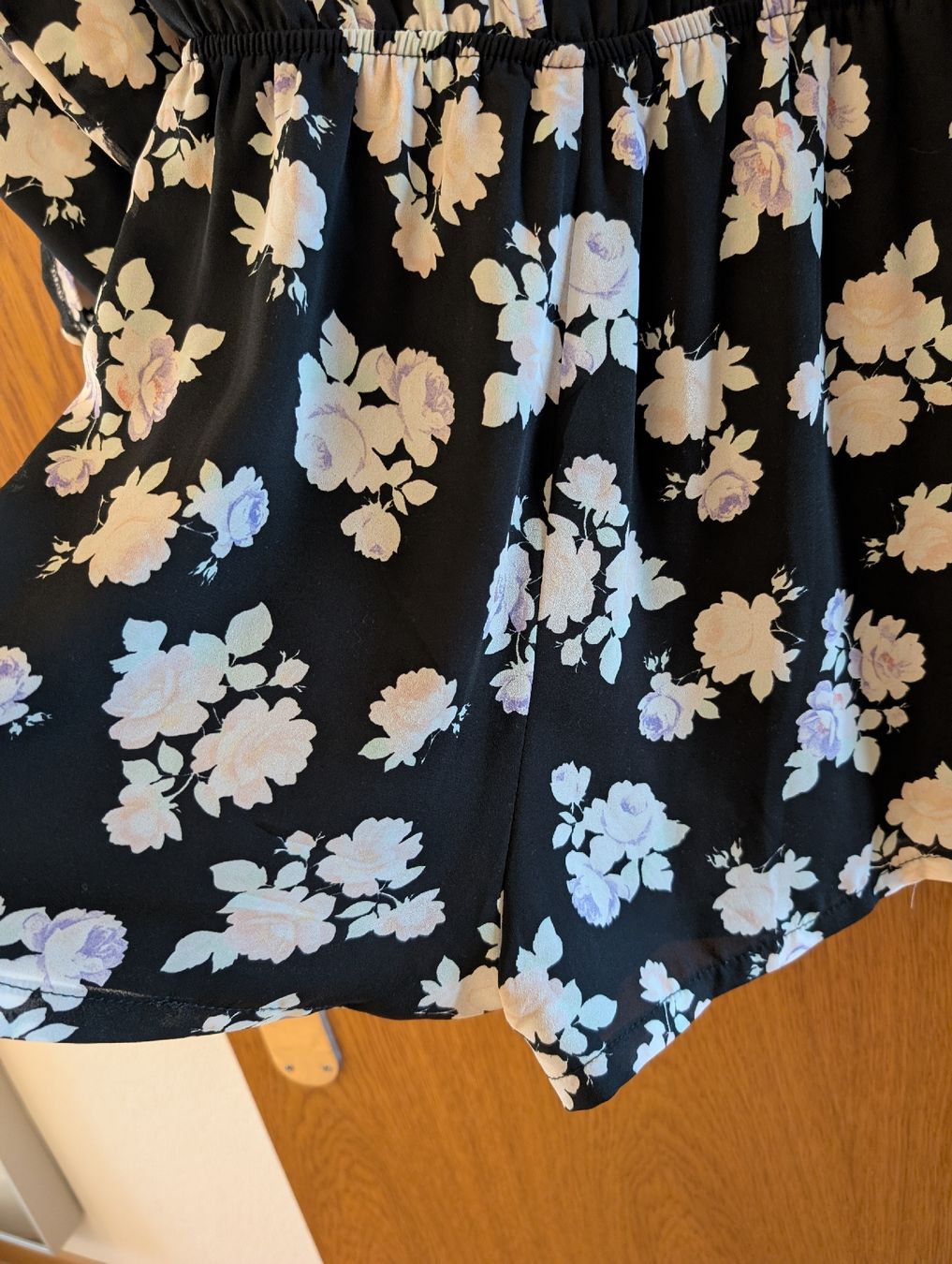 Tute: Playsuit mit Blumenmuster, Grösse XS/S – Usato da St.Gallen venduto da Youfariemurad90 3
