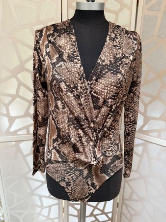 Great ‘body’/top with long sleeves. S