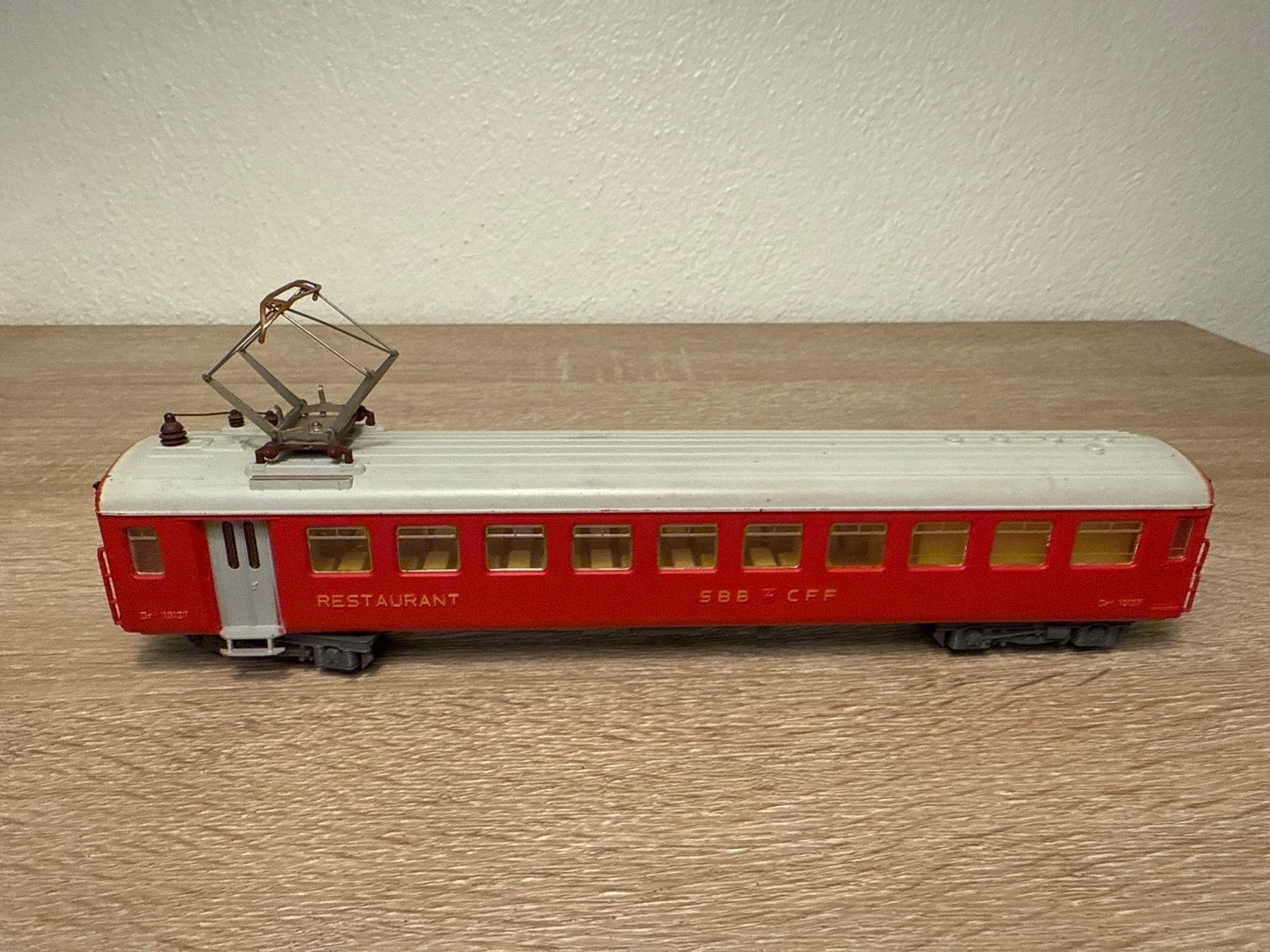 Kleinbahn Modellini di ferrovie: Kleinbahn Speisewagen SBB H0 (2) – Usato da St-Aubin-Sauges venduto da Lo_Go