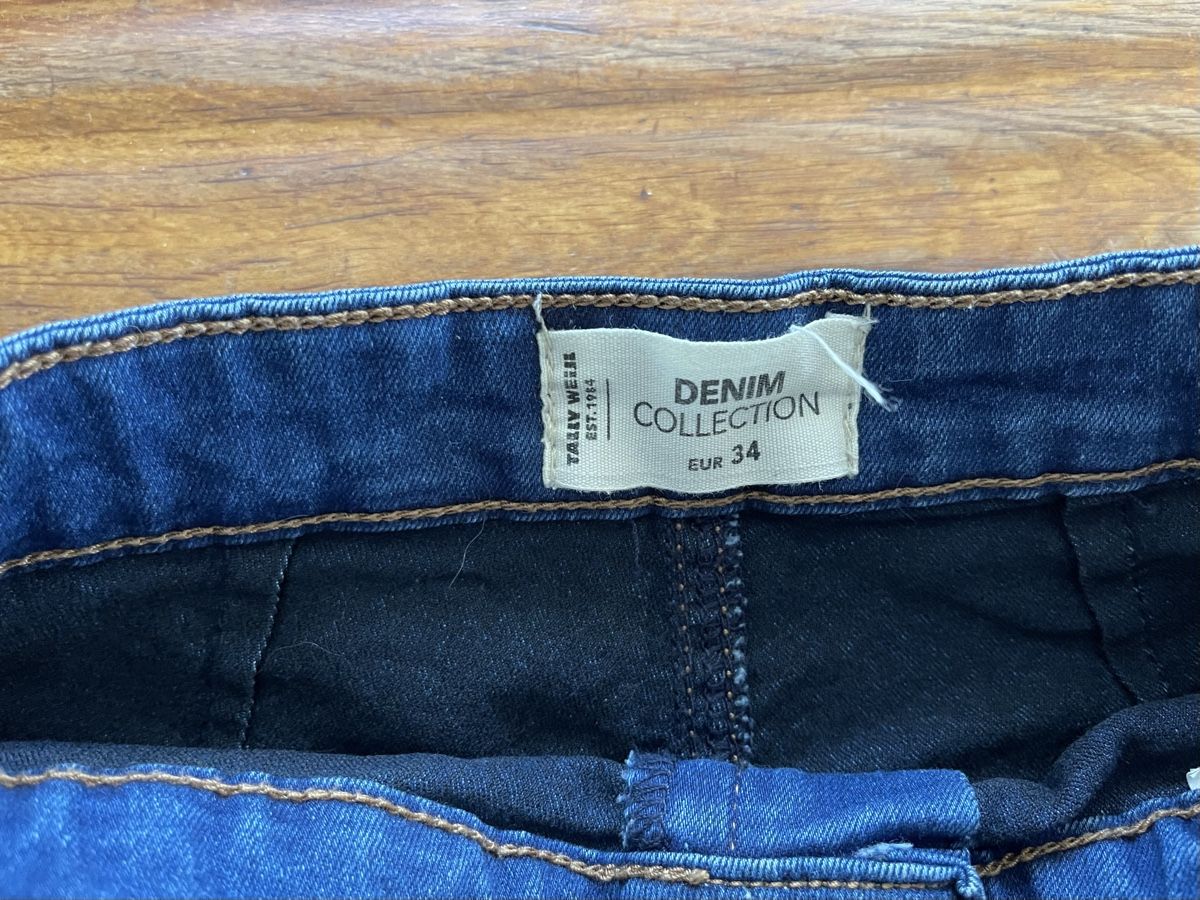 Pantaloni: lässige Shorts Grösse 34 – Usato da Buchrain venduto da Sunny026 2