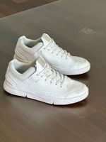 On The Roger Advantage Sneaker weiss