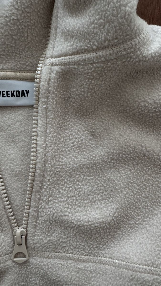 Weekday Gilets & Westen: Fleece Vest Beige, XS von Weekday – Gebraucht aus Zürich von Aya03 6