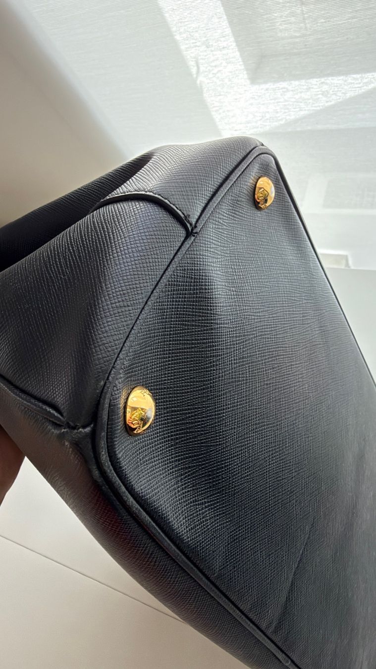 Prada Taschen für Damen: PRADA Handtasche Nero – Top Zustand – Gebraucht aus Zürich von MindWork66 8