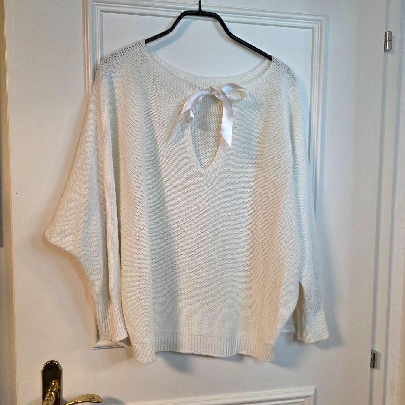 Pulls & Sweat-shirts: Fledermaus Pullover Creme M/L Schleife Rücken Oversize – D'occasion à Wald ZH par CapLux 2