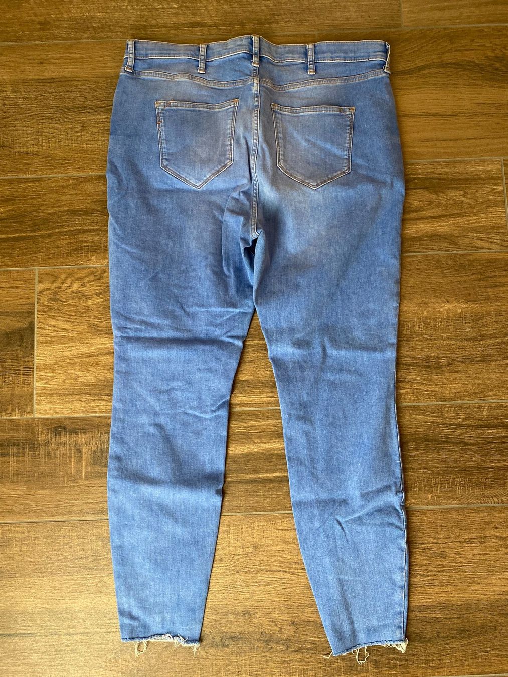 Jeans: River Island Jeans Distressed-Look Regular hellblau Gr. 46 – Usato da Pratteln venduto da a23_j2gs 2