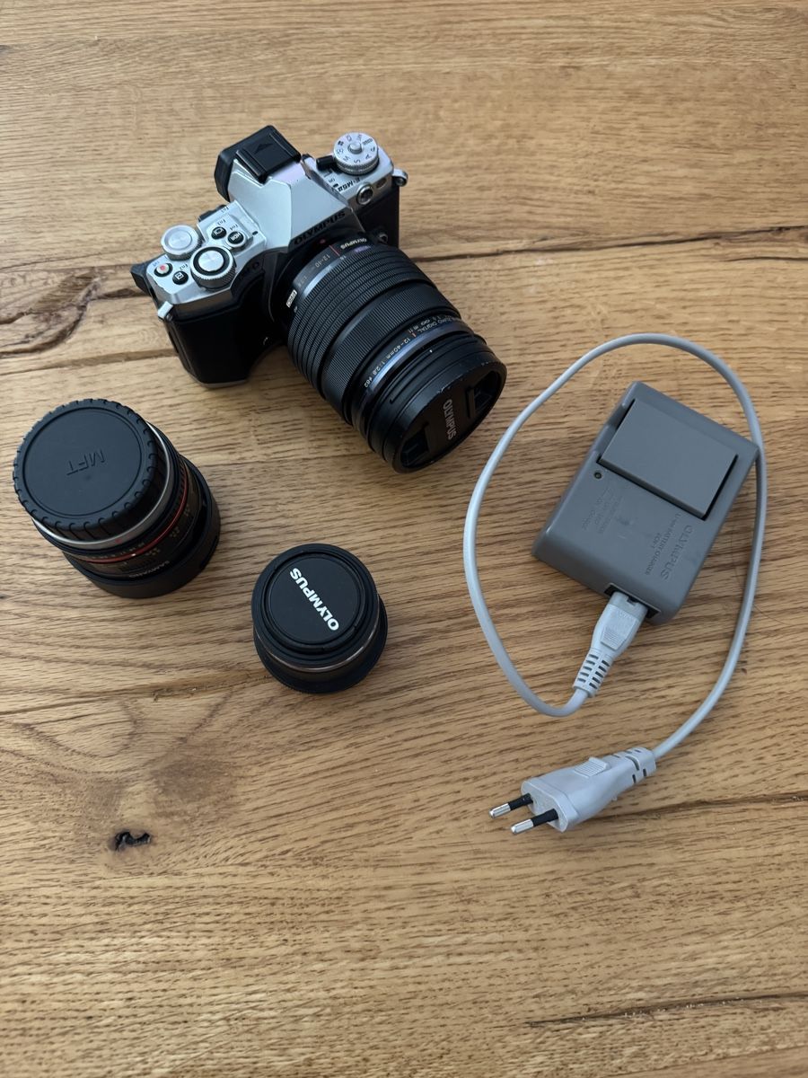 Olympus Fotocamera: Olympus OM-D E-M5 Mark II Set mit 3 Objektiven + Zusatzakku – Usato da Wagen venduto da andrina_n