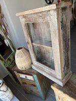 Vitrine / Kommode aus recyceltem Altholz