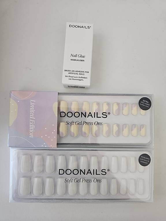 Unghie finte: Doonails Press Ons + Kleber – Usato da Hauenstein venduto da Desey