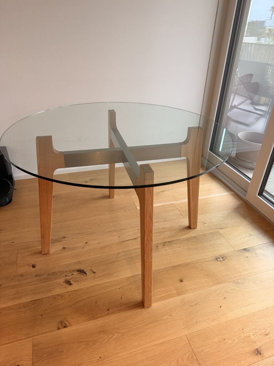 Tavoli: Round Dining Table Glass Top Wood Frame – Usato da Zürich venduto da gab_2gvg
