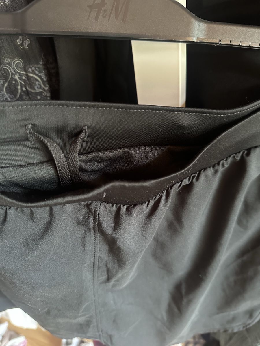 Under Armour Pantaloni: Under Amour Joghing shorts schwarz Gr. L – Usato da Münsingen venduto da Secondhand89 2