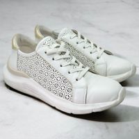 Baskets Bata RedFoam en cuir blanc. Pointure 38