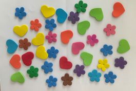 Moosgummi-Herzen und Blüten zum Basteln / 37 Stück
