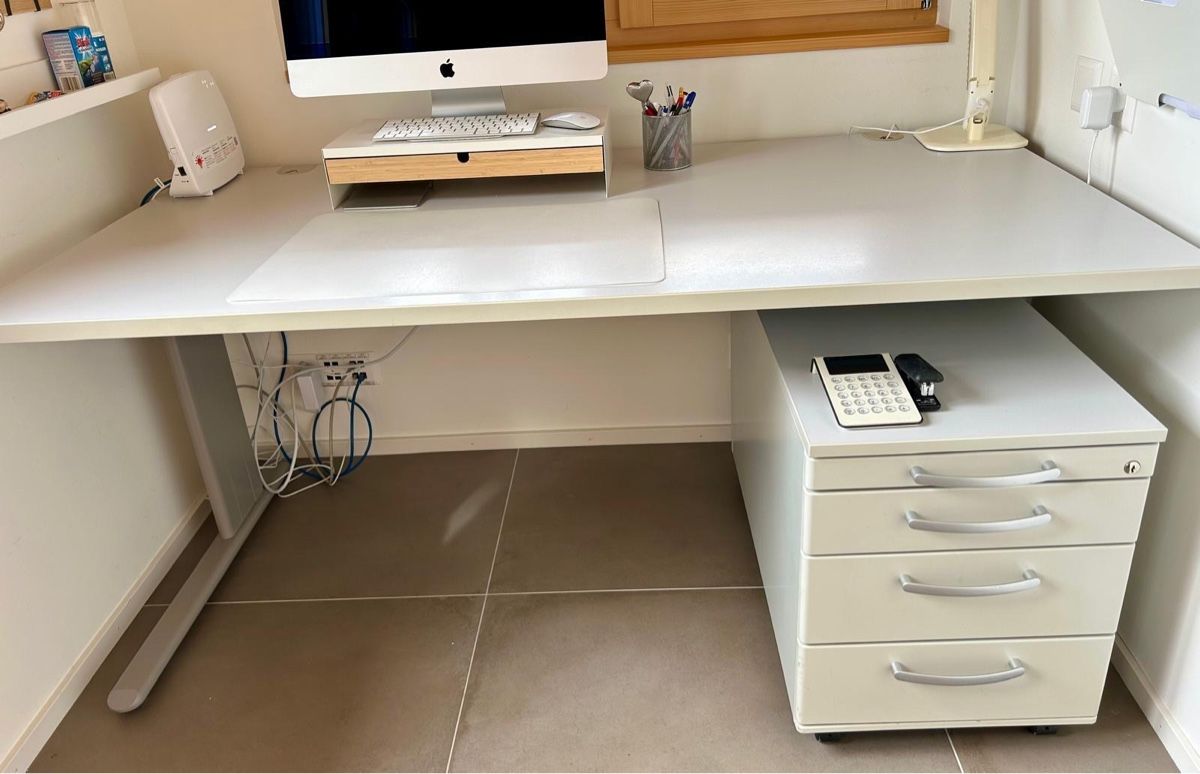 Scrivanie: Bürotisch zweiteilig plus Korpus – Usato da Bellwald venduto da lar_nmm7
