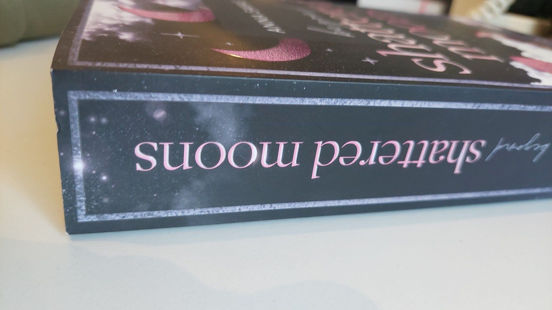 Libri: Anna Savas - Beyond shattered moons, Roman, Neuwertig – Nuovo (secondo la descrizione) da Neftenbach venduto da Craigh_na_Dun 2