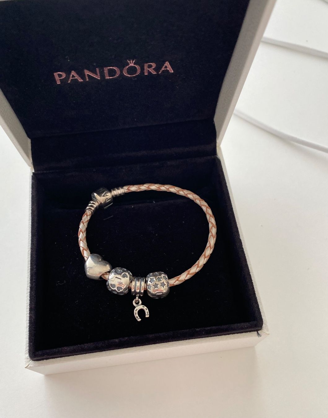 Pandora Bracciali & Braccialetti: Pandora Armband mit 4 Charms – Usato da Sissach venduto da laura.x4