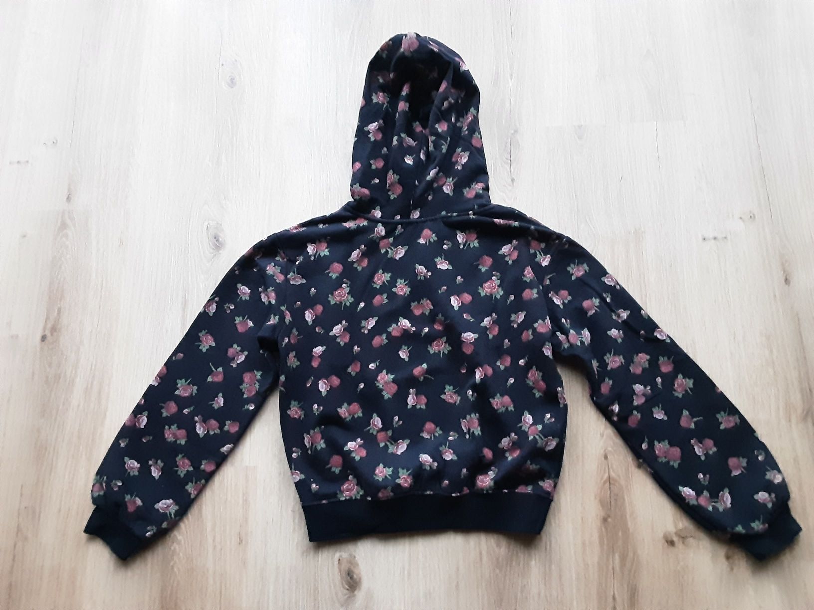 Maglioni & Felpe: Clockhouse Hoodie mit Rosenmuster, Gr. M – Usato da Altdorf UR venduto da Brandli 3