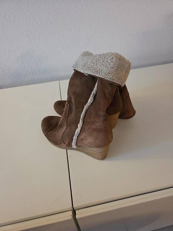 Damenschuhe: Braune Stiefel mit Fell – Gebraucht aus Wallisellen von led_dk26 1