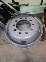 LKW Stahlfelge 17.5 x 6.75 silber guter Zustand