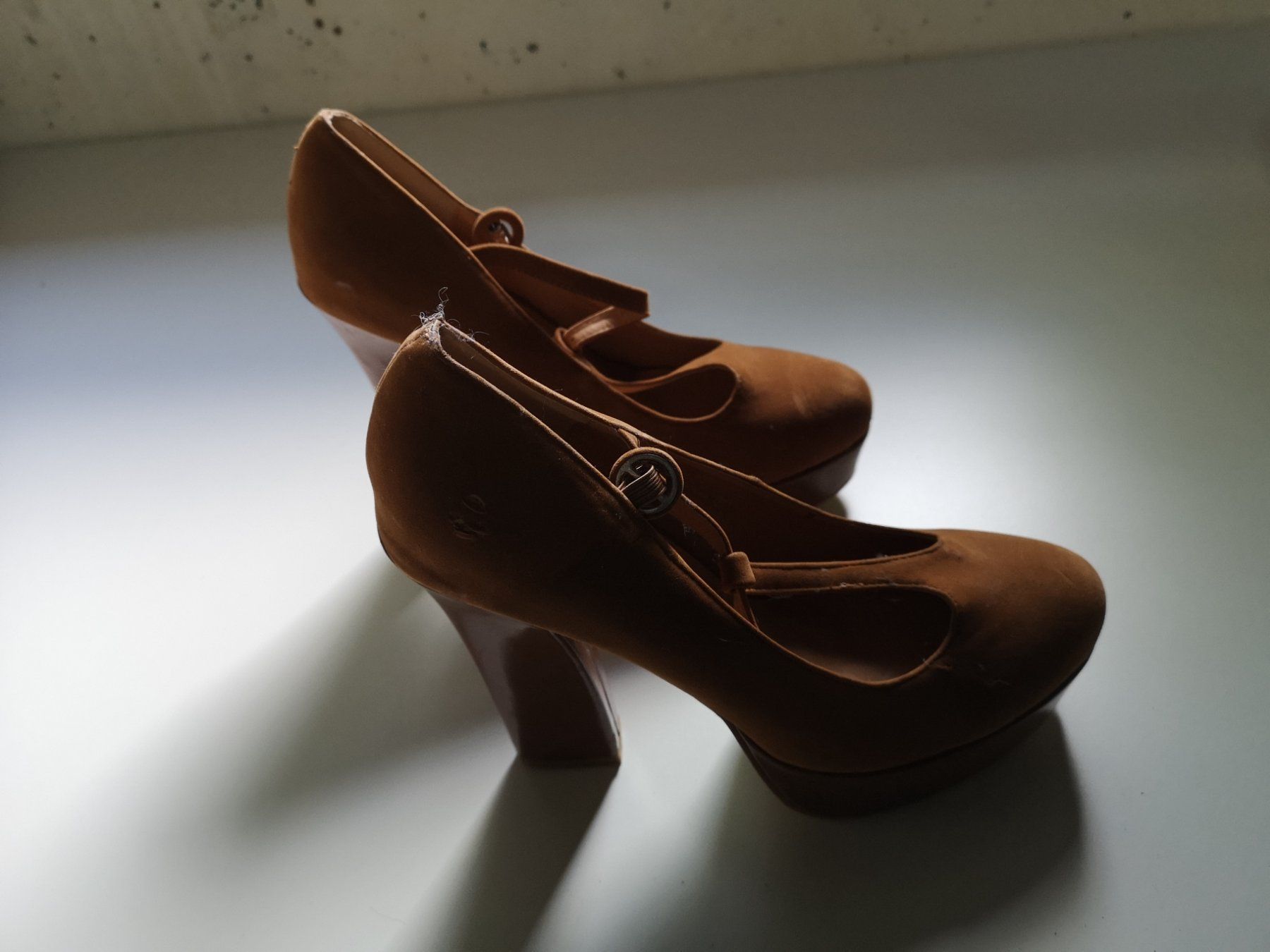 Scarpe da donna: Stiefeletten ocker getragen Gr. 40 – Usato da Rothrist venduto da GIWALD 1