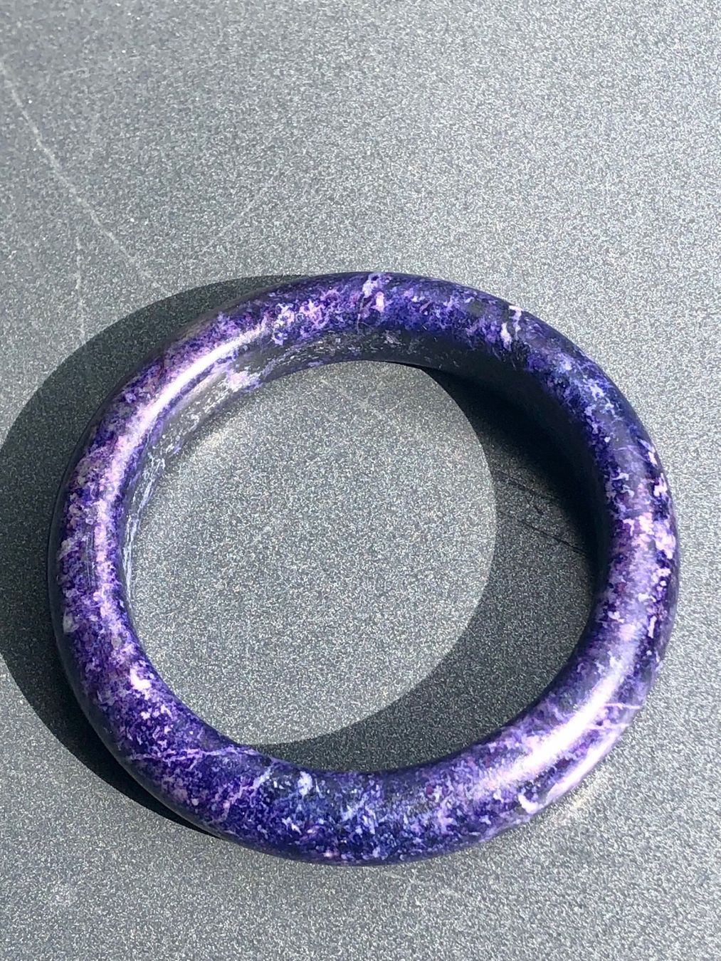 Bracciali & Braccialetti: Armreif aus Lapislazuli, gefärbt – Usato da Winterthur venduto da Barunggeli 1