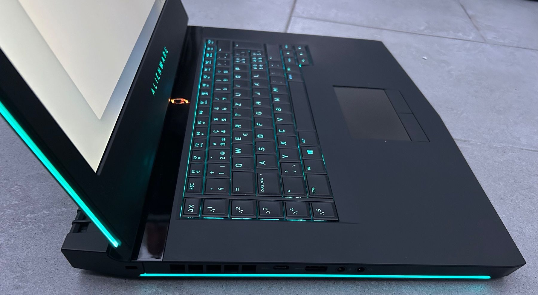 Alienware Notebooks: Alienware 15 R3 UHD | i7 | 32GB RAM | Intel GPU 530 OK – Gebraucht aus Schaffhausen von spinelli02 2