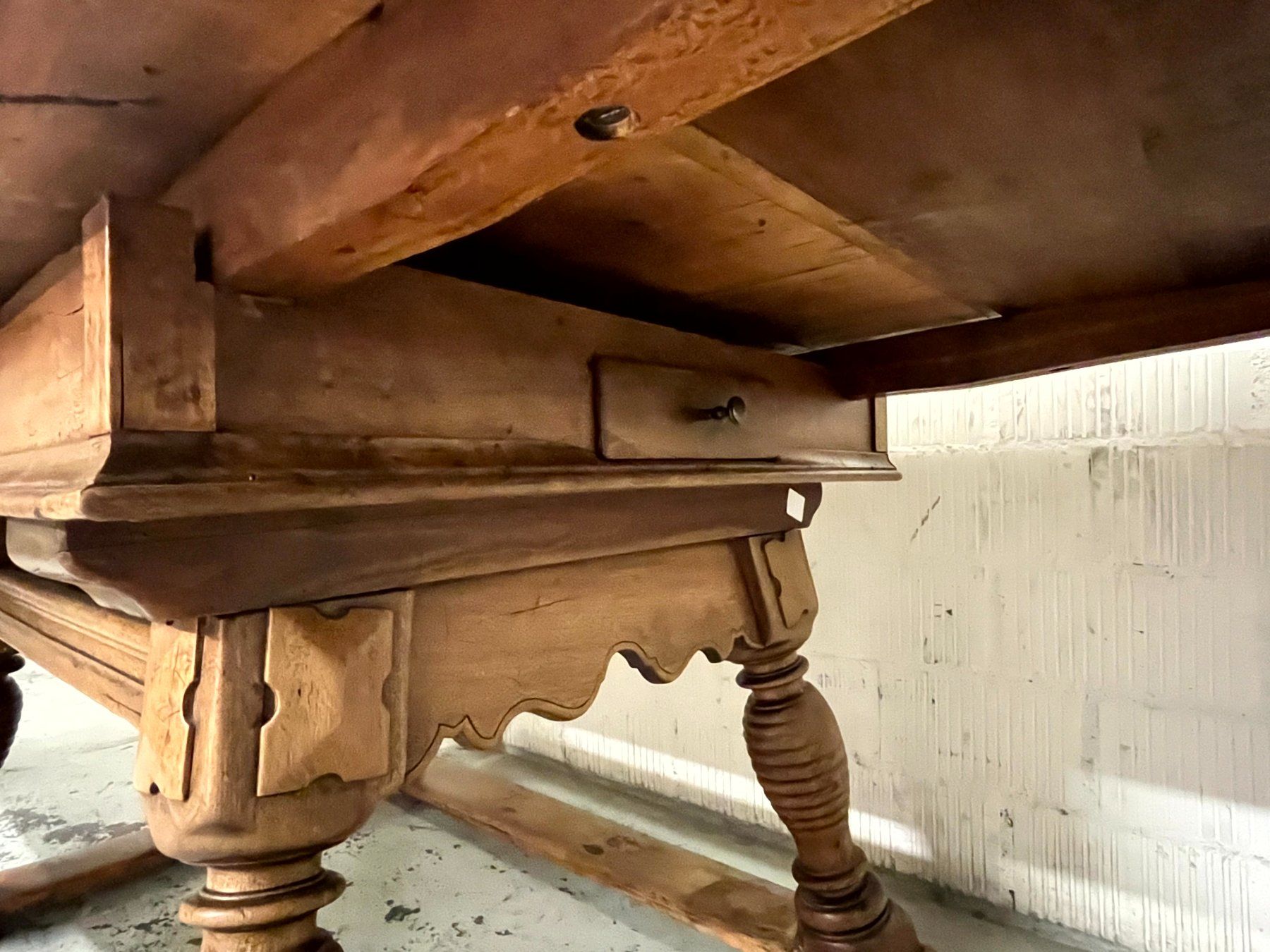 Tables: Walliser Chalet-Ausziehtisch mit Schieferplatte – D'occasion à Seftigen par tom713 5