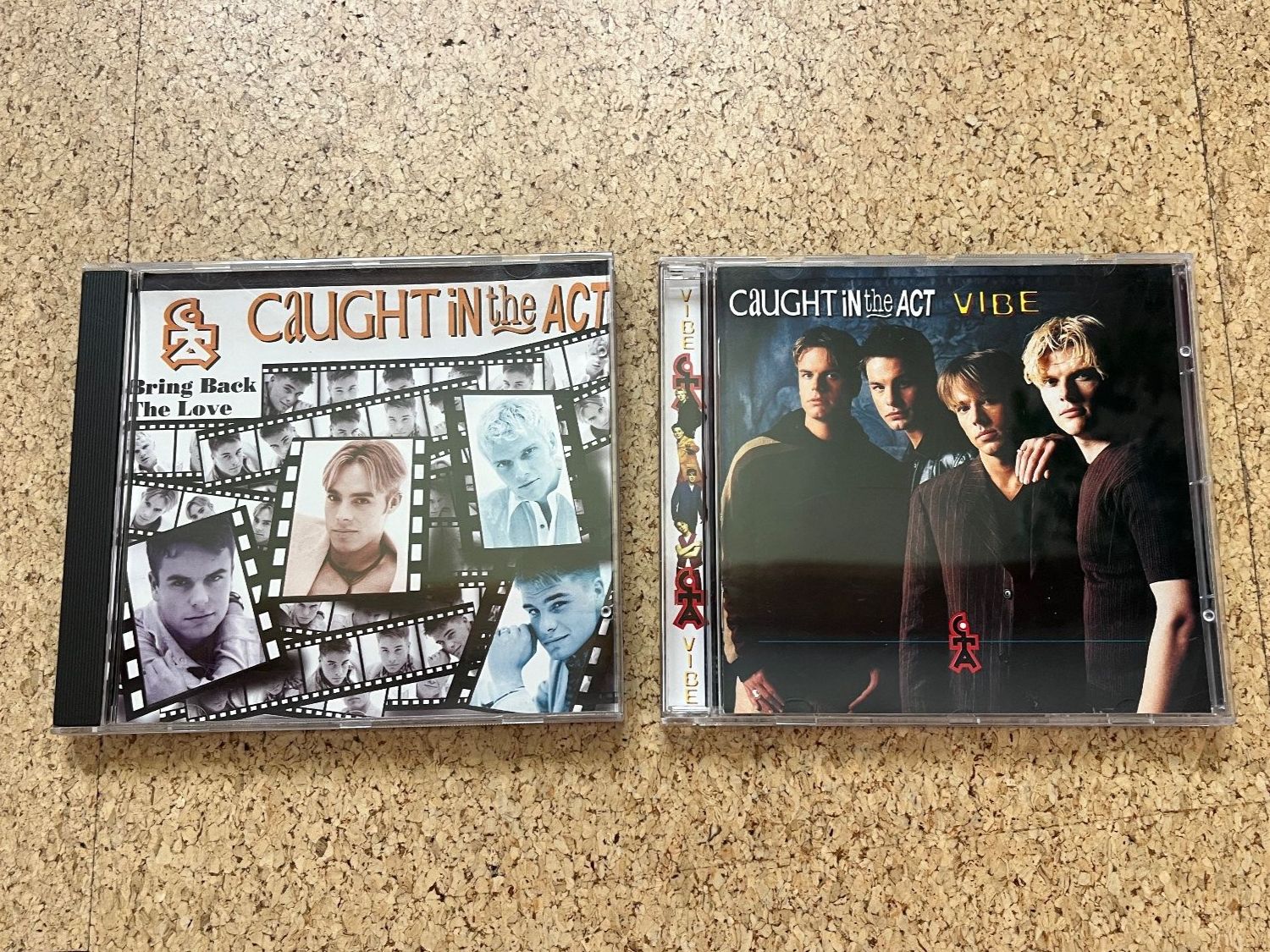 CD: 2 x CD von Caught in the Act (Vibe & Single "Bring back...") – Usato da Grosswangen venduto da Vita500