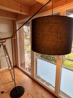 Schwarze Bogenlampe - Elegantes Design für dein Zuhause!