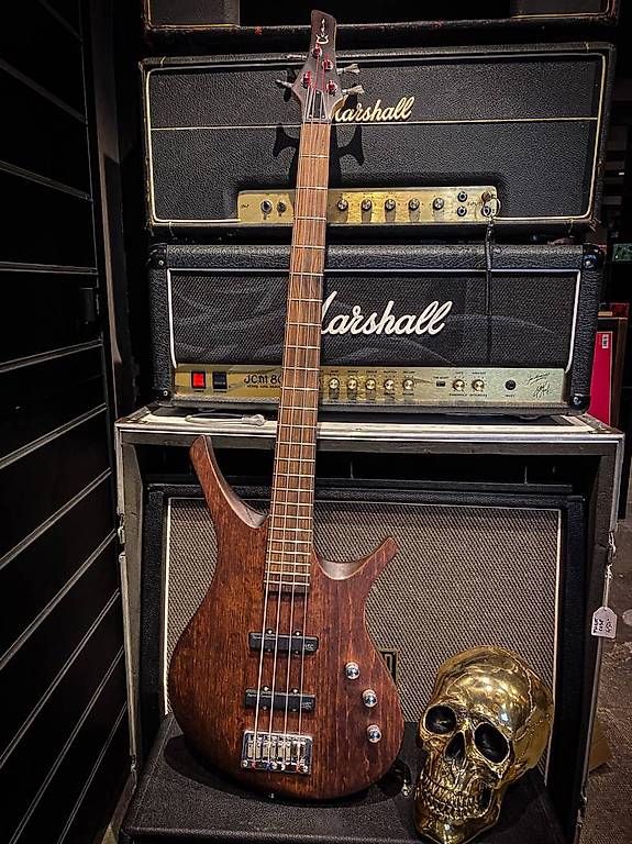 Strumenti musicali: Basse Tribal Cem – Usato da Montreux venduto da Alligator-AMPS 1