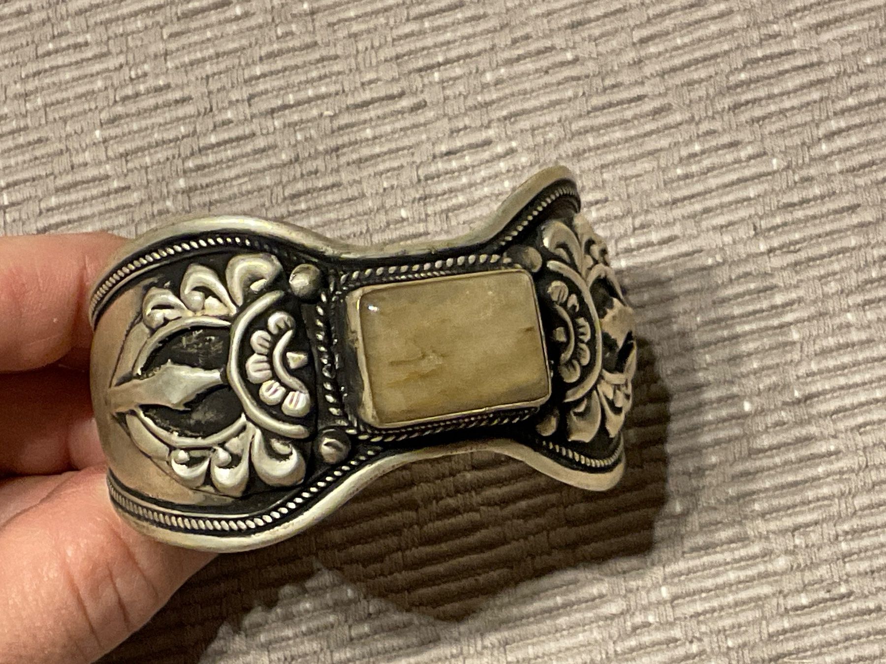 Armbänder & -reifen: Armreif mit Stein – Gebraucht aus Rümlang von resale35 1