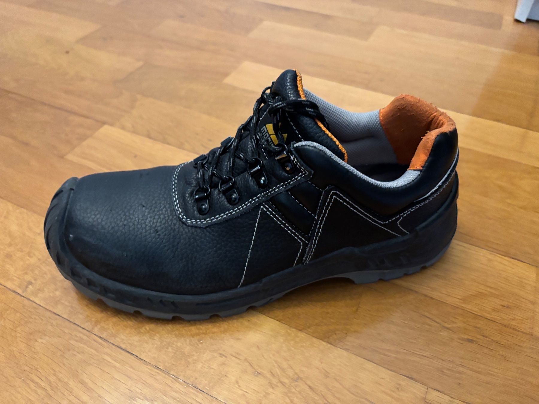 Scarpe da uomo: Gebrauchte Sicherheitsschuhe, Größe 43 – Usato da Luzern venduto da snb_hjz2 1