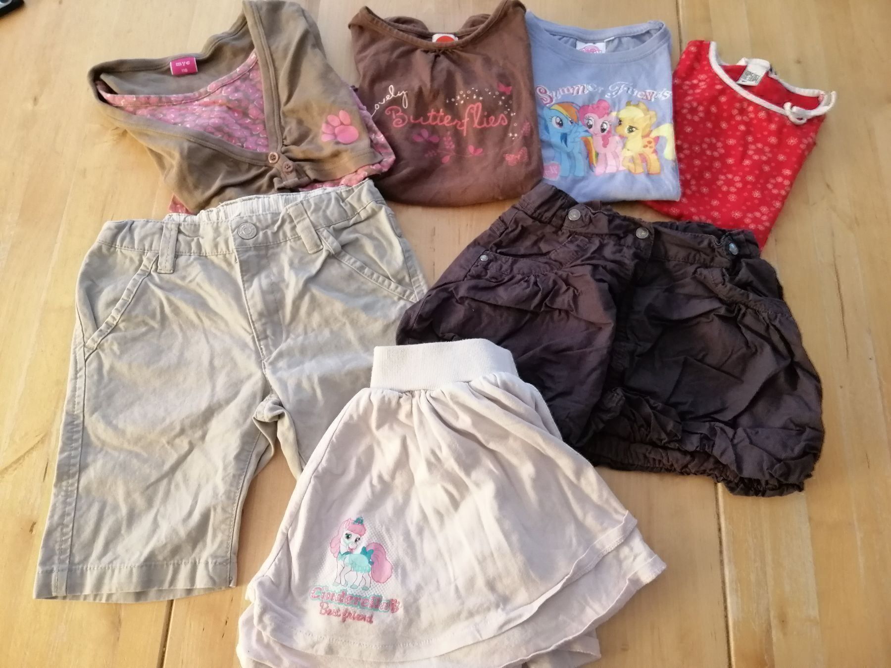 Lotti & Set di vestiti: 1 lot de 7 habits taille 110 – Usato da Attalens venduto da frakimir