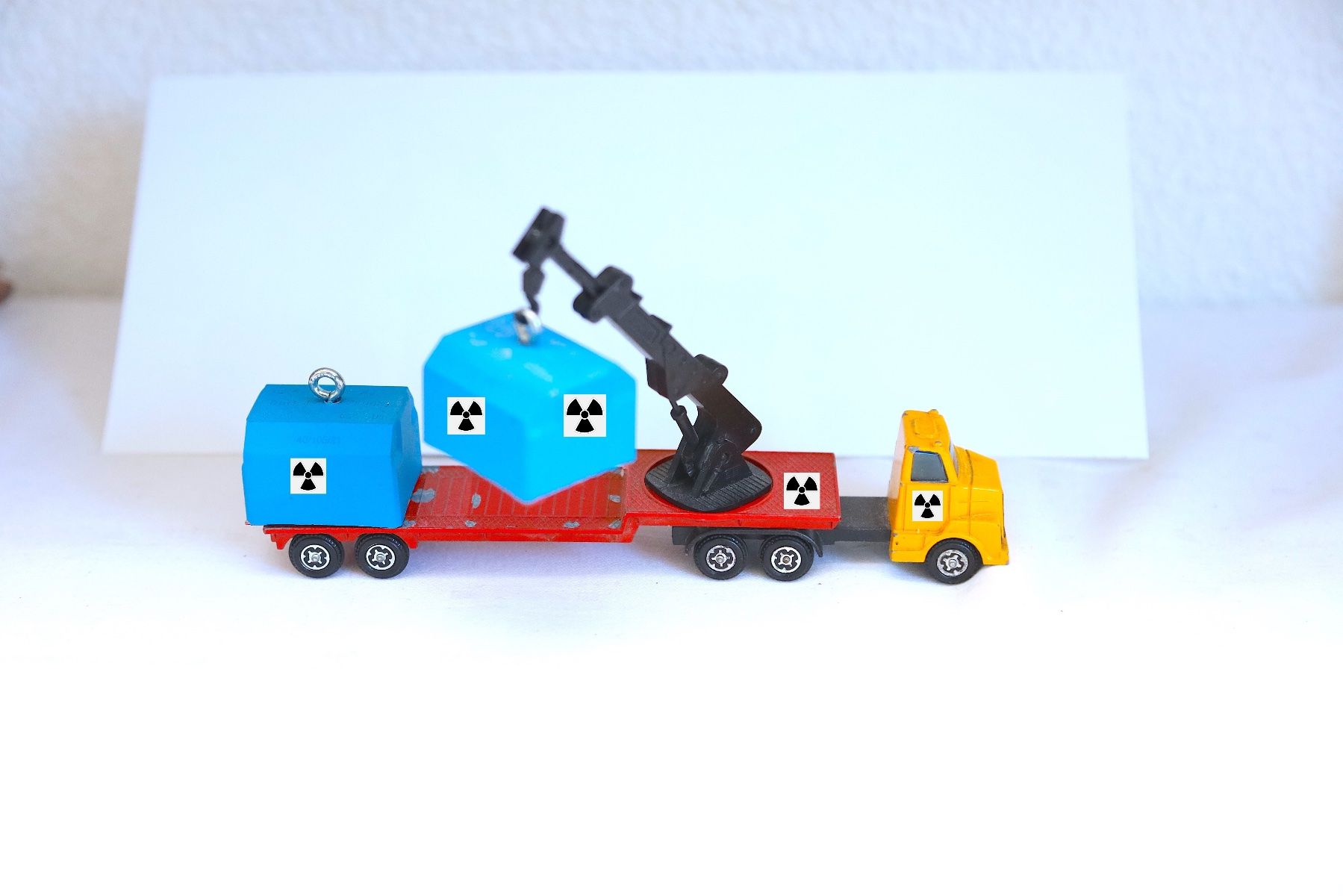 Matchbox Modellbausätze & Standmodelle: KENWORTH ZUGMASCHINE+KRANENAUFLEGER+2 ATOMContainer 1:87 – Gebraucht aus Ipsach von Merlux 3