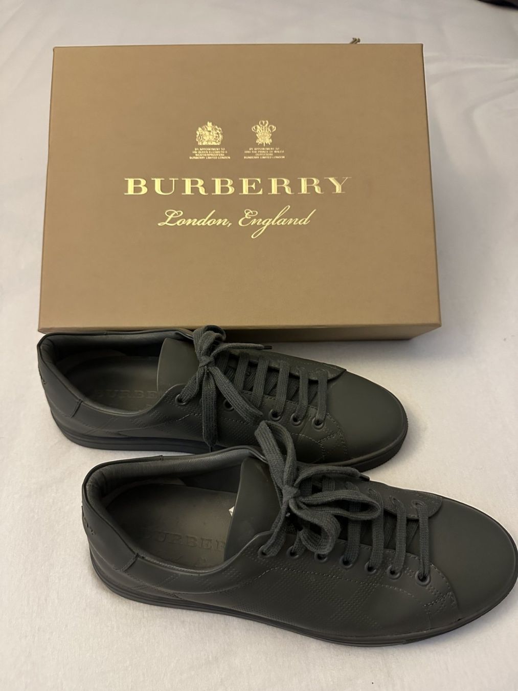 Burberry Scarpe da uomo: Burberry Sneaker Steel Grey EU 41 – Usato da Pfäffikon SZ venduto da tph_8qwg