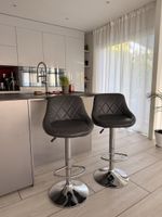 2 höhenverstellbare Barhocker / Küchenstühle