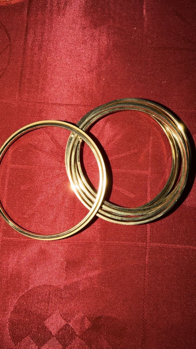 Bracelets: Set of Minimalist Gold-Tone Bangle Bracelets – Classic Stack – Neuf avec emballage d'origine à St Gallen par Alii 3