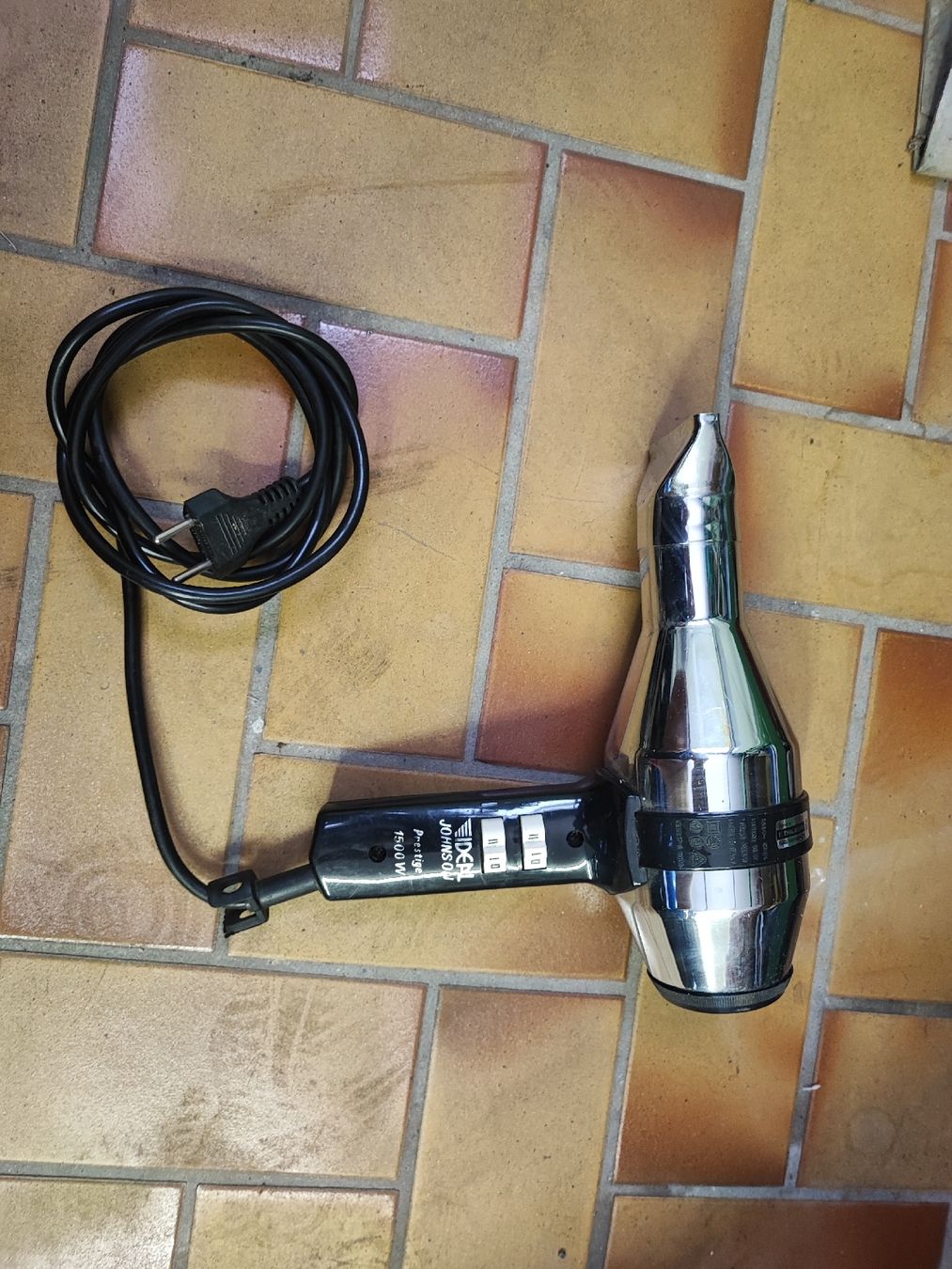 Föhn: foeun johnson idéal 1500W – Gebraucht aus Vullierens von Saway
