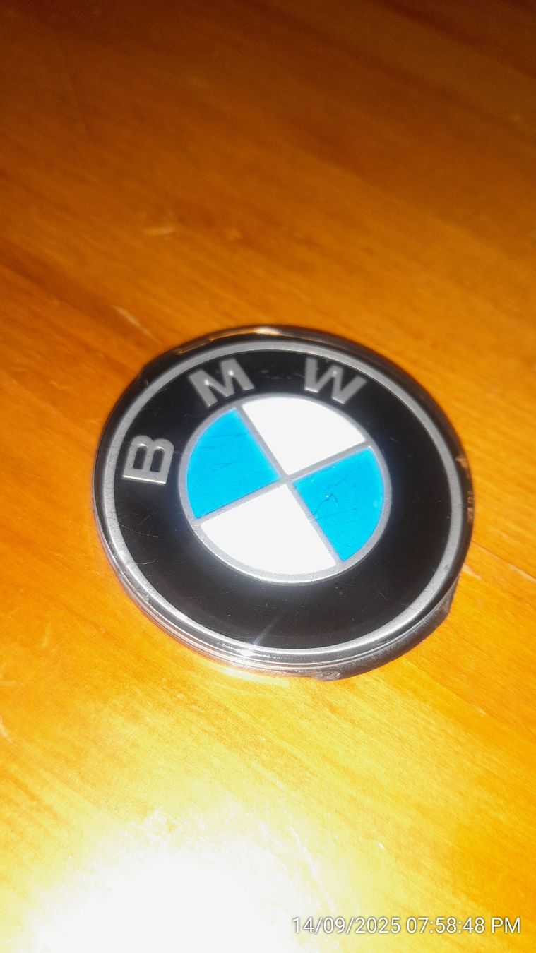 BMW Tutti pezzi di ricambio auto: Original BMW E36 Emblem Logo – Usato da Buchrain venduto da diogo_rdrs